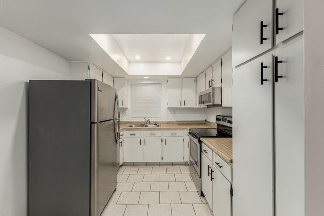 10828 N Biltmore Drive Apt 227, Phoenix, AZ 85029