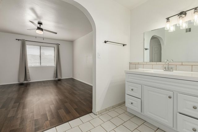 10828 N Biltmore Drive Apt 227, Phoenix, AZ 85029