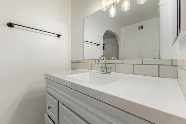 10828 N Biltmore Drive Apt 227, Phoenix, AZ 85029