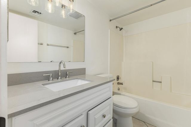 10828 N Biltmore Drive Apt 227, Phoenix, AZ 85029