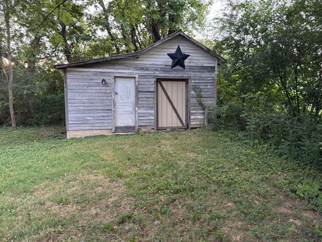 109 Wilson St, Smithville, TN 37166