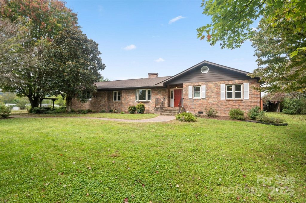 196 Broadview Circle, Brevard, NC 28712
