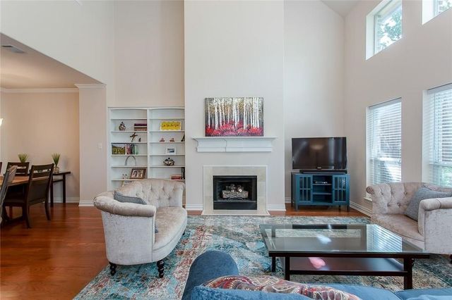 5735 Richmond Avenue B, Dallas, TX 75206