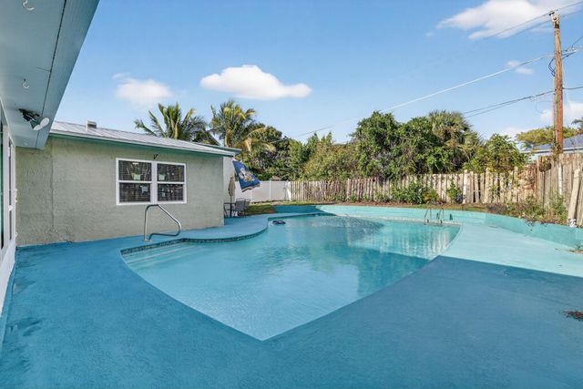 1773 NE 24th, Jensen Beach, FL 34957