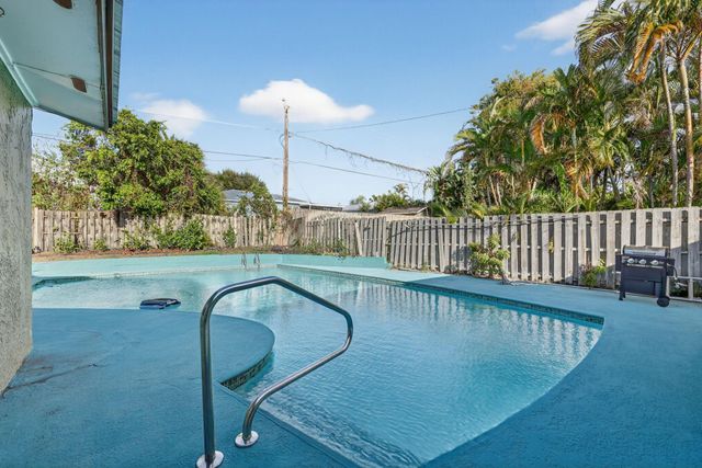 1773 NE 24th, Jensen Beach, FL 34957