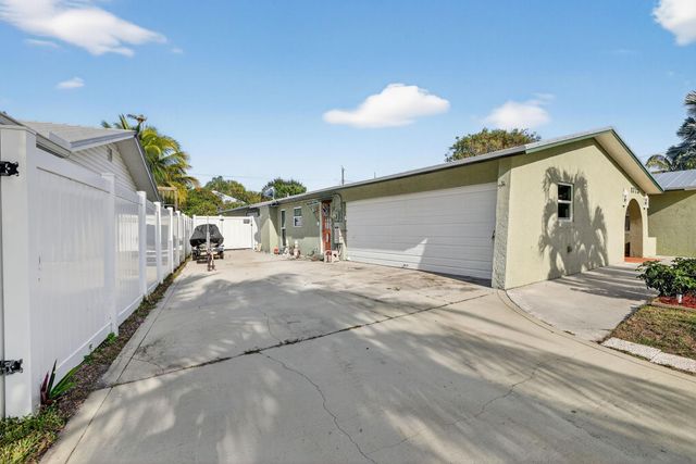 1773 NE 24th, Jensen Beach, FL 34957