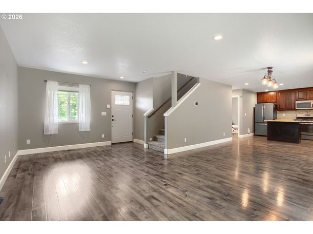 909 HIGHLAND St, Ridgefield, WA 98642