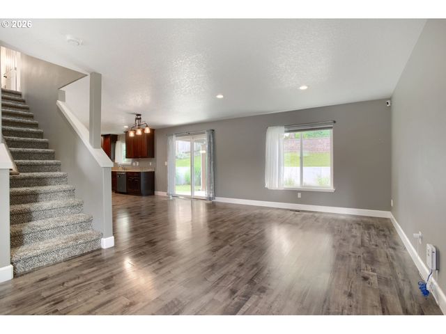 909 HIGHLAND St, Ridgefield, WA 98642