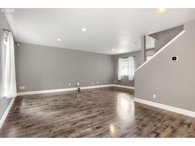 909 HIGHLAND St, Ridgefield, WA 98642