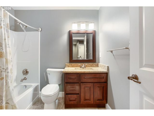 909 HIGHLAND St, Ridgefield, WA 98642