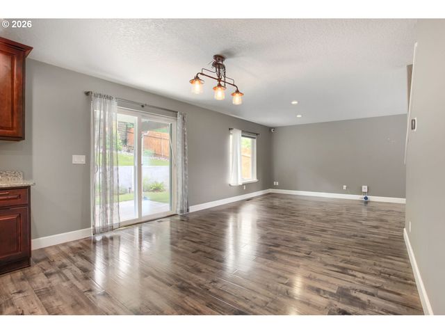 909 HIGHLAND St, Ridgefield, WA 98642