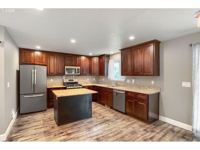 909 HIGHLAND St, Ridgefield, WA 98642
