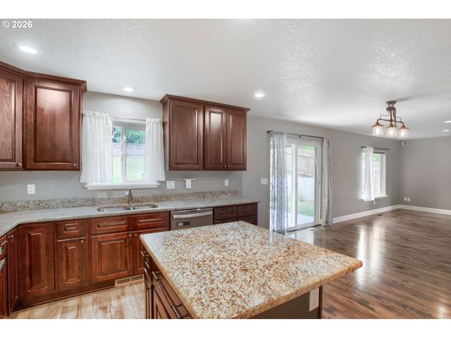 909 HIGHLAND St, Ridgefield, WA 98642