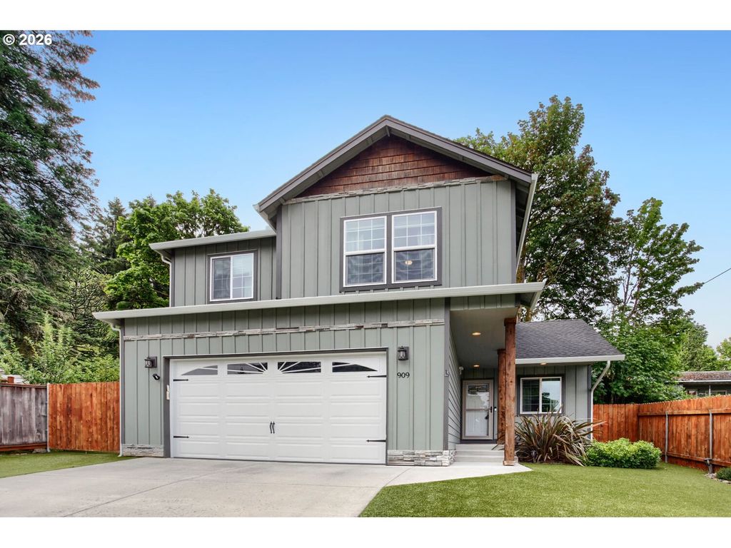 909 HIGHLAND St, Ridgefield, WA 98642