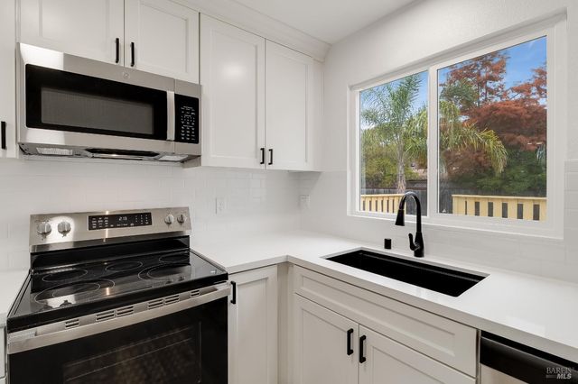 30 Cherokee Ct, Santa Rosa, CA 95403