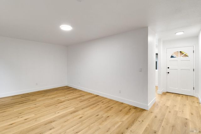 30 Cherokee Ct, Santa Rosa, CA 95403