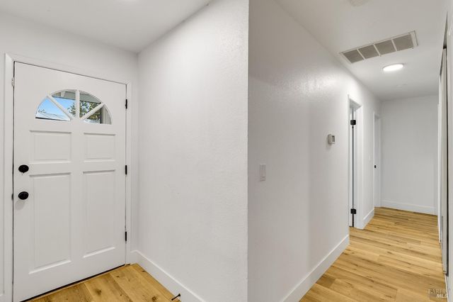 30 Cherokee Ct, Santa Rosa, CA 95403