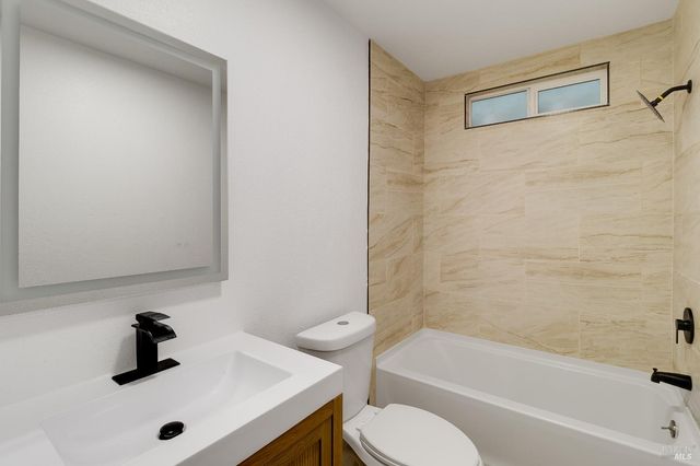 30 Cherokee Ct, Santa Rosa, CA 95403