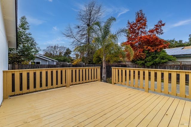 30 Cherokee Ct, Santa Rosa, CA 95403