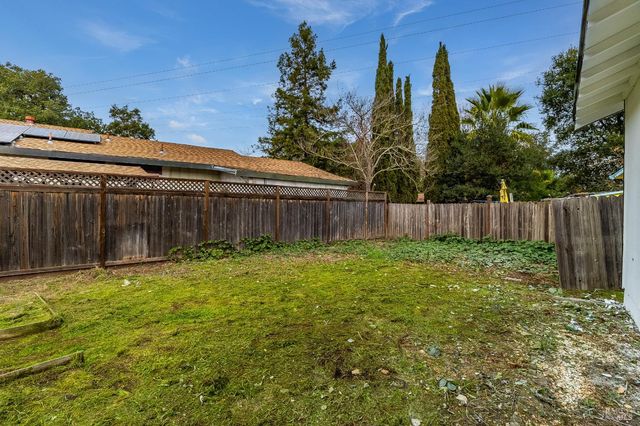 30 Cherokee Ct, Santa Rosa, CA 95403