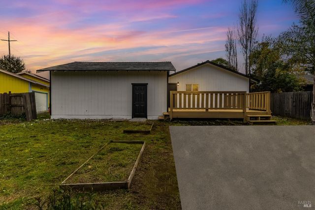 30 Cherokee Ct, Santa Rosa, CA 95403