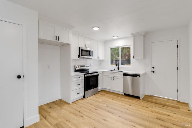 30 Cherokee Ct, Santa Rosa, CA 95403