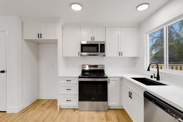 30 Cherokee Ct, Santa Rosa, CA 95403