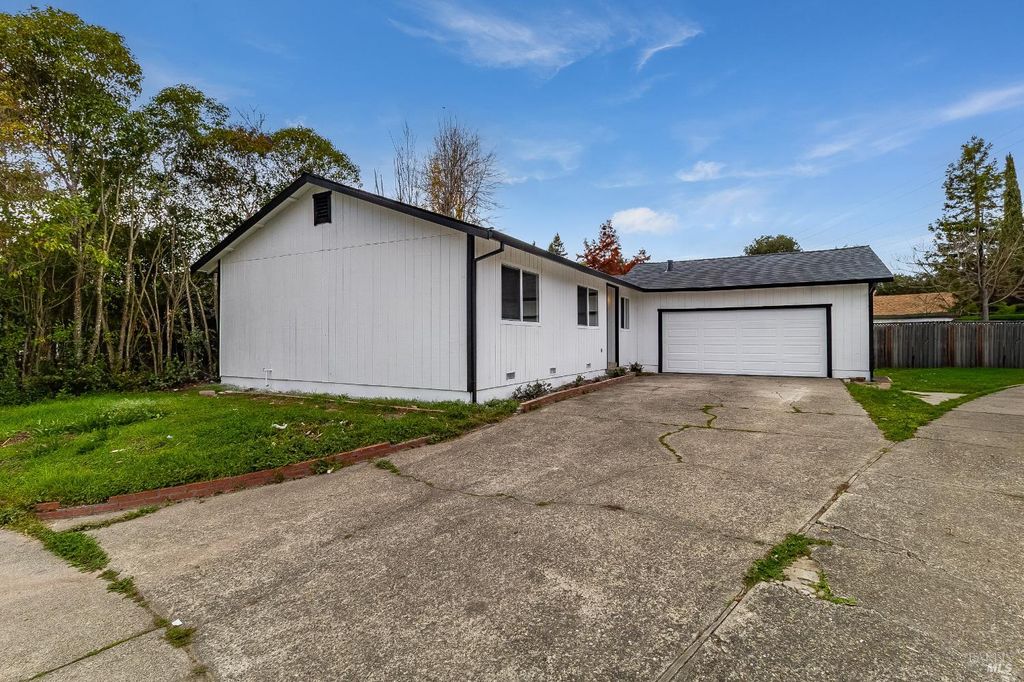 30 Cherokee Ct, Santa Rosa, CA 95403