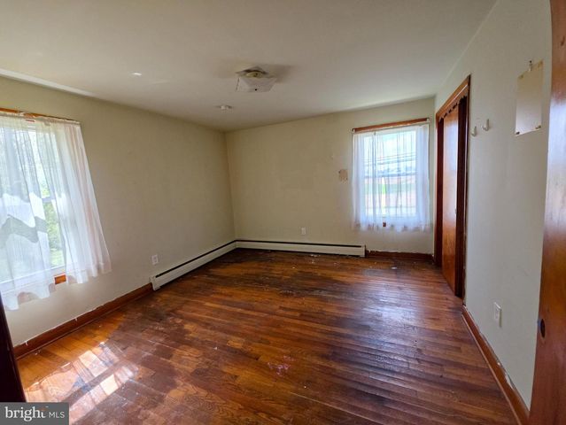 624 SADSBURY RD, Parkesburg, PA 19365