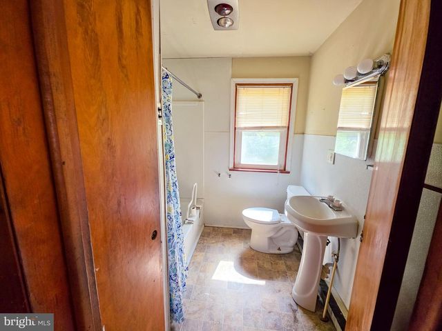 624 SADSBURY RD, Parkesburg, PA 19365