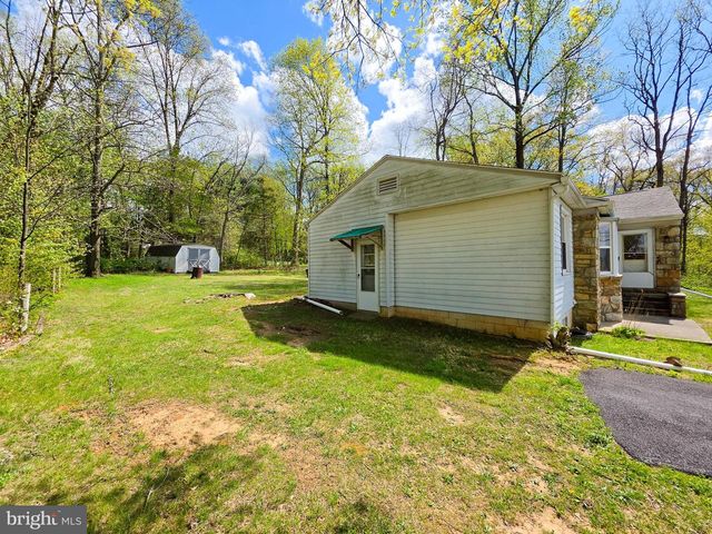624 SADSBURY RD, Parkesburg, PA 19365