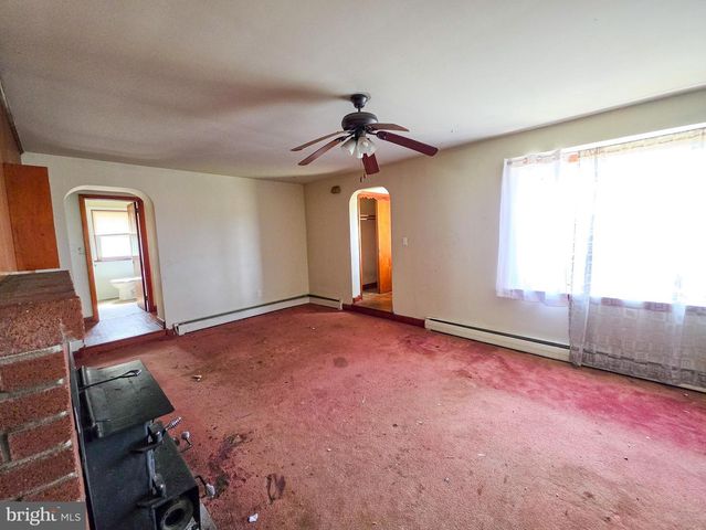 624 SADSBURY RD, Parkesburg, PA 19365