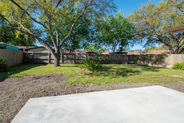 4513 Greensboro Dr, Corpus Christi, TX 78413