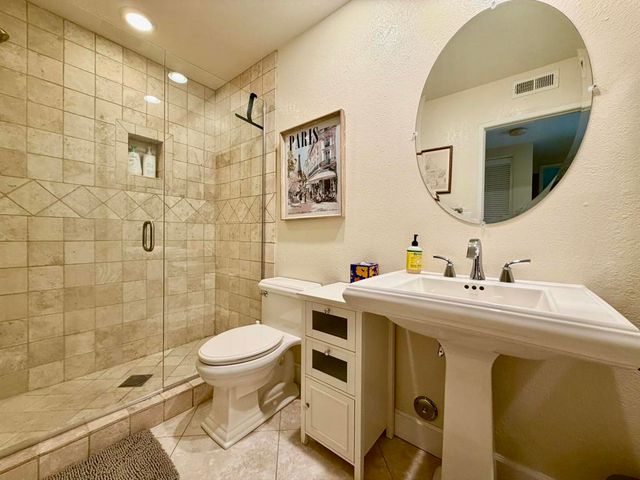 240 Santa Barbara Circle, Palm Desert, CA 92260