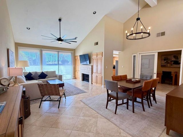 240 Santa Barbara Circle, Palm Desert, CA 92260