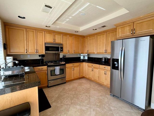 240 Santa Barbara Circle, Palm Desert, CA 92260
