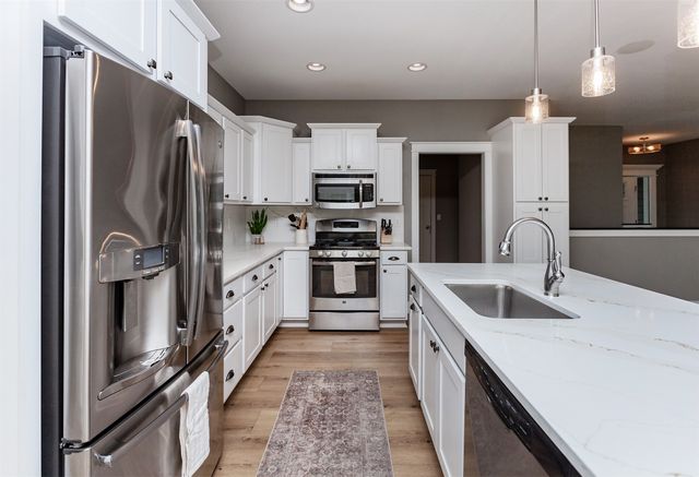 5003 NE Ledgestone Court, Ankeny, IA 50021