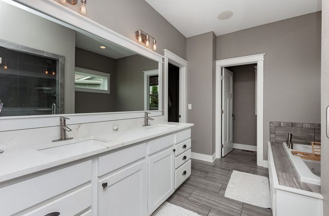 5003 NE Ledgestone Court, Ankeny, IA 50021