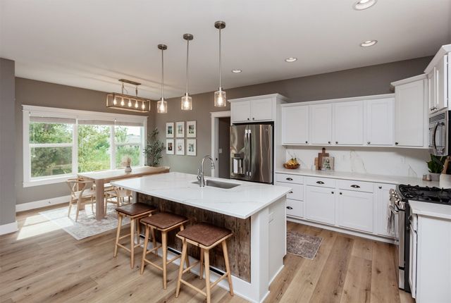 5003 NE Ledgestone Court, Ankeny, IA 50021