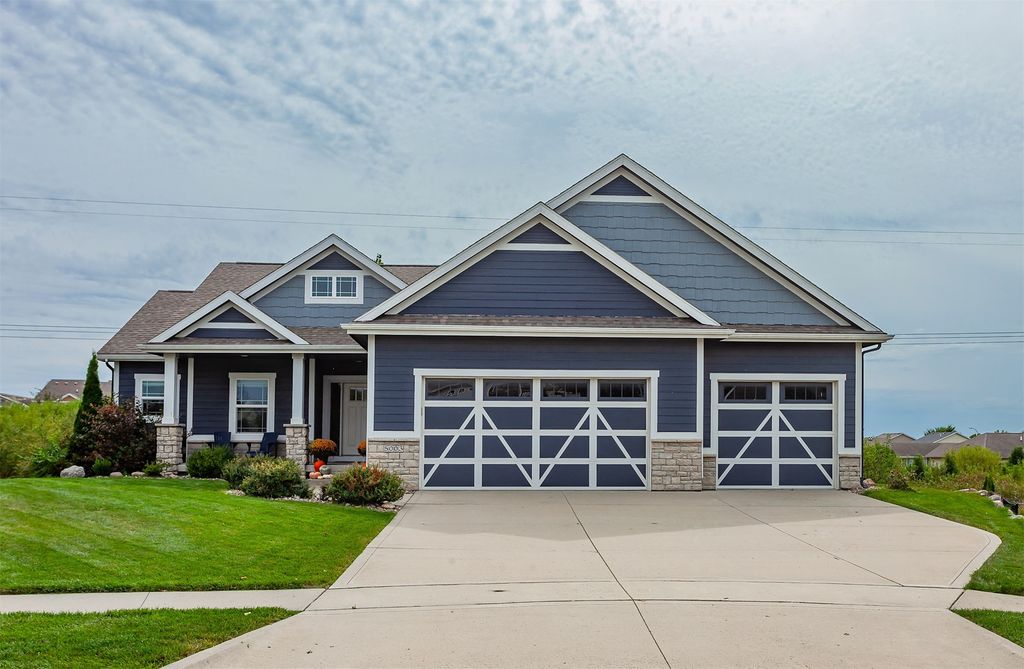 5003 NE Ledgestone Court, Ankeny, IA 50021