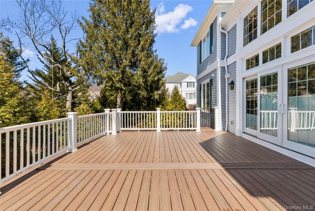 14 Meadow Lane, Manhasset, NY 11030