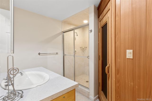 14 Meadow Lane, Manhasset, NY 11030