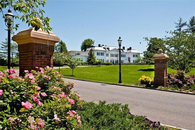 14 Meadow Lane, Manhasset, NY 11030