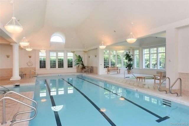 14 Meadow Lane, Manhasset, NY 11030