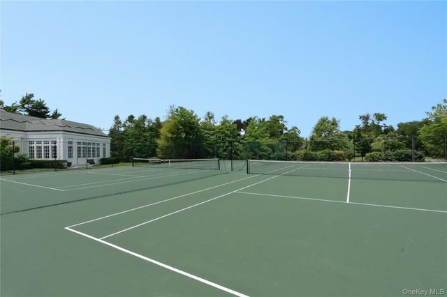 14 Meadow Lane, Manhasset, NY 11030