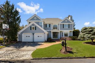14 Meadow Lane, Manhasset, NY 11030