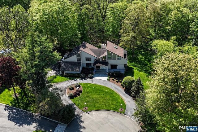 10 Mallard Run, Upper Saddle River, NJ 07458