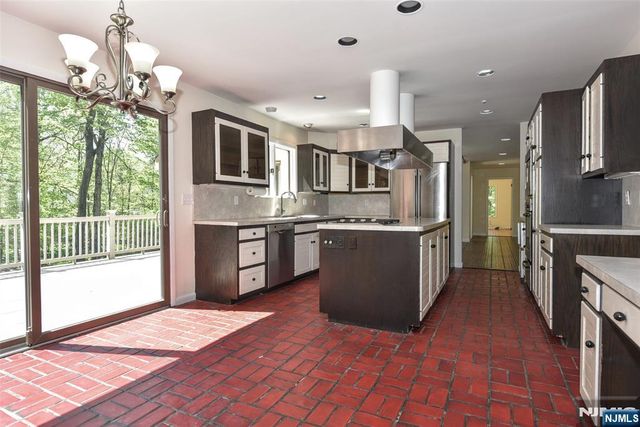 10 Mallard Run, Upper Saddle River, NJ 07458