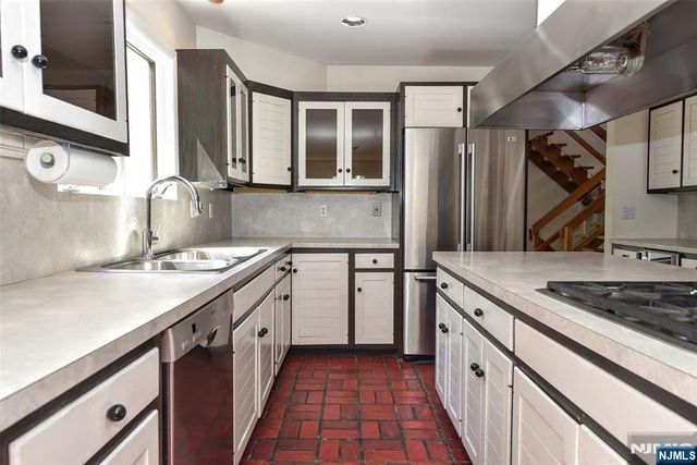 10 Mallard Run, Upper Saddle River, NJ 07458