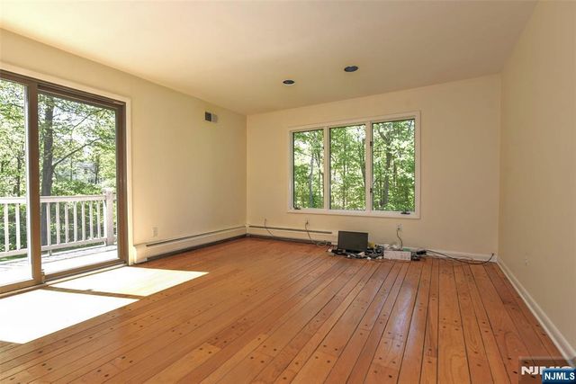 10 Mallard Run, Upper Saddle River, NJ 07458